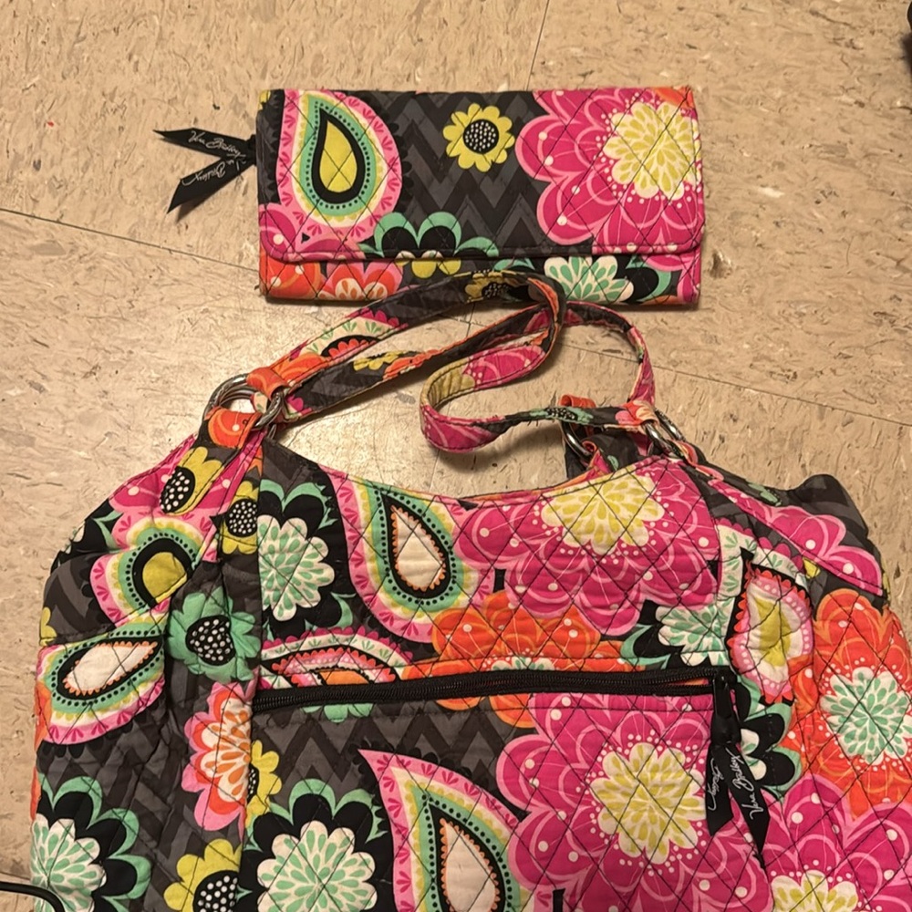 Vera Bradley Ziggy Zinnias Multicolored Floral Crescent Quilted Purse & Wallet
